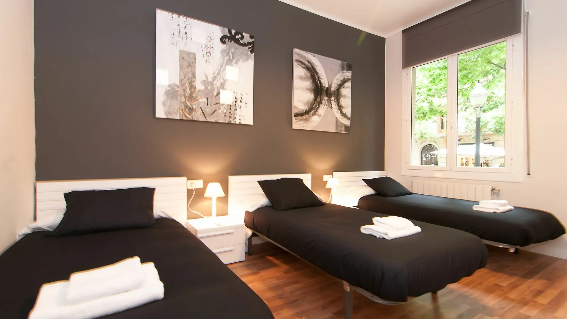 Bbarcelona Gaudi Avenue Flats location